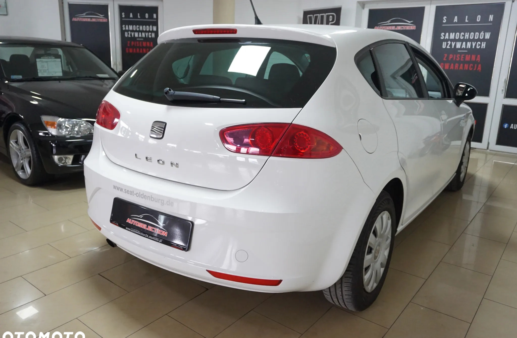 Seat Leon cena 23900 przebieg: 101800, rok produkcji 2010 z Piaseczno małe 704